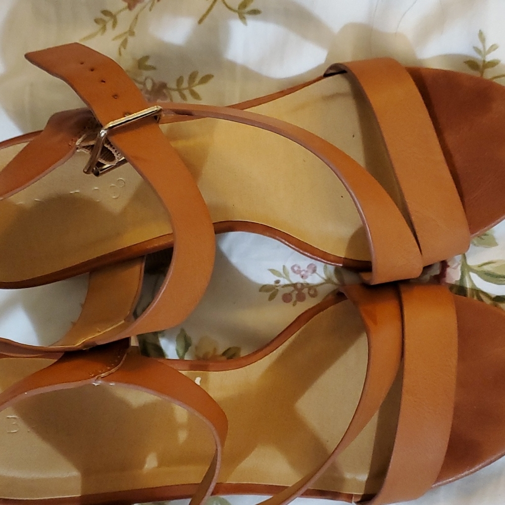Sandals - Picture 3 of 4